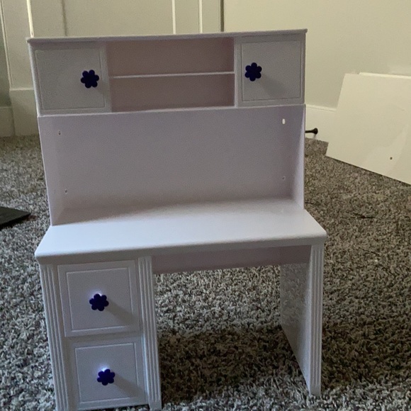 Doll desk and chair - Picture 2 of 6